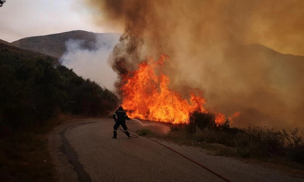 Πυρκαγιά τώρα στη Δυτική Αχαΐα - Συνδρομή εναέριων μέσων